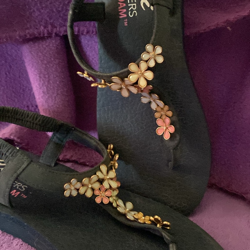 Cali sandals by Skechers. Flower jewel embelishments. - Picture 5 of 6